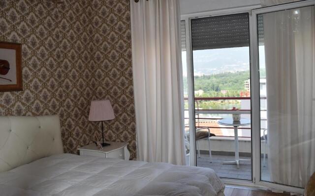 Luxury Apartment in Tirana Lake