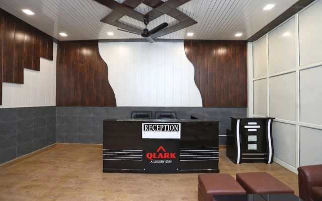 Qlark Stay by OYO Rooms