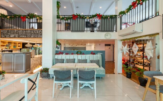 White Ivory Bed & Breakfast