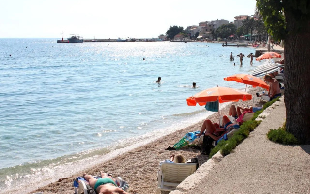 Apartment Gradac 6661a