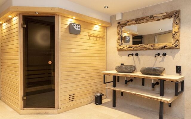 Cosy Chalet in Odeigne with Jacuzzi
