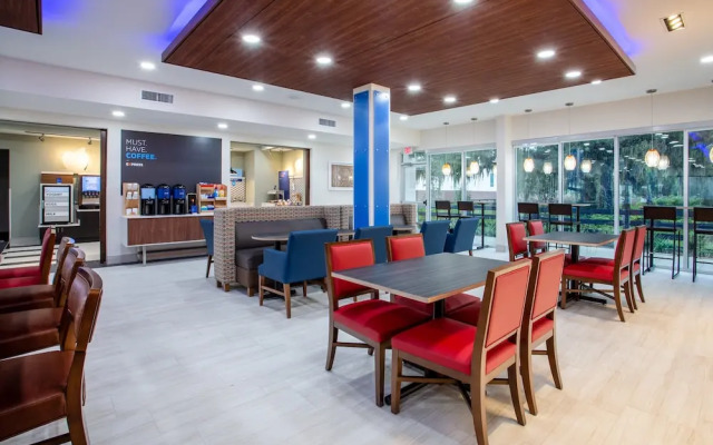 Holiday Inn Express And Suites Deland South