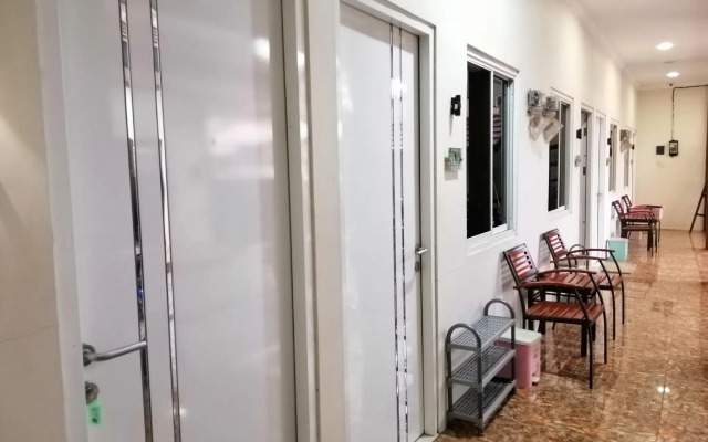 OYO 90703 Wisma Ibu T