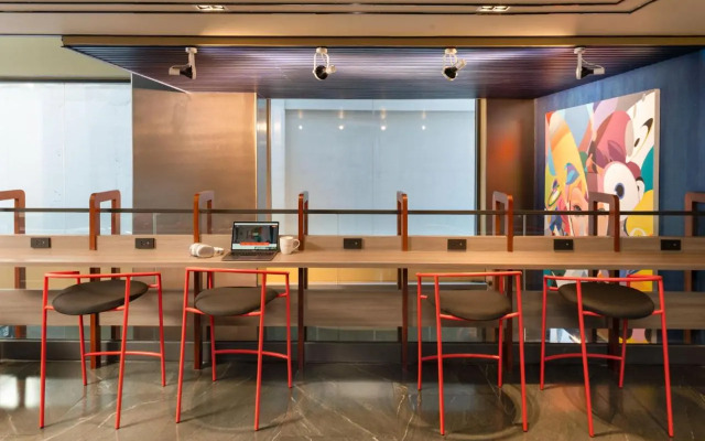 Lumen Bangkok Udomsuk Station