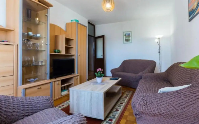 Stylish Two Bedroom Apartment Retreat With Balcony in Zadar