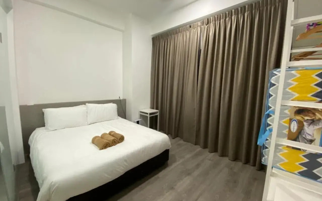 2 bedrooms surrounding natural View and pool