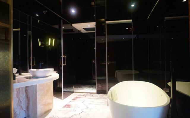 YOHO Hollywood Roosevelt Hotel