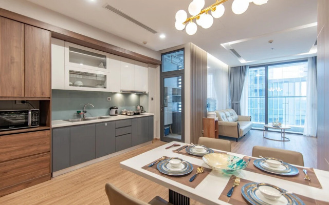 Luxury Apartment at VinHomes Metropolis