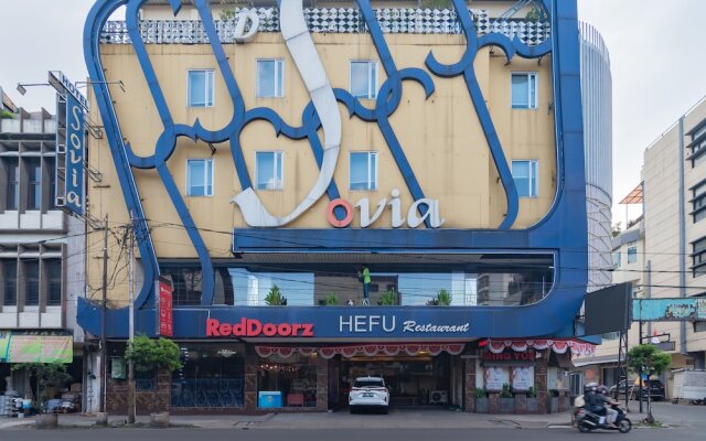 RedDoorz Plus near Bandung Station 2