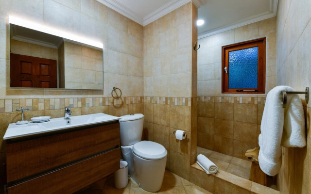 New! Ocean View With Rooftop Terrace in Malmok!