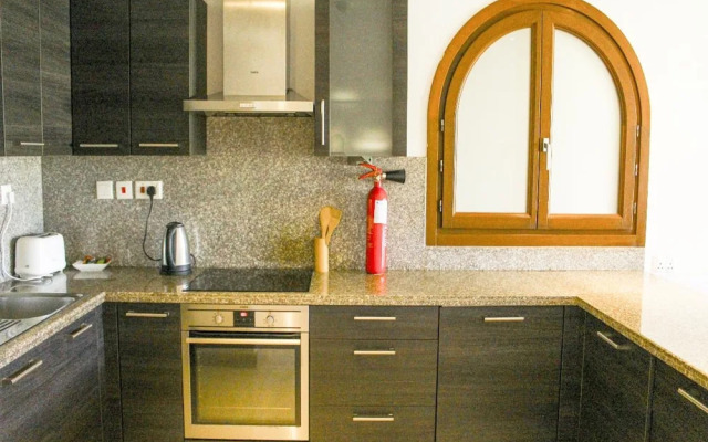 Marina Breeze 2-bedroom Retreat