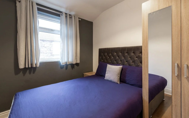 Lush Apartments 4 Bedroom House - Gilroy