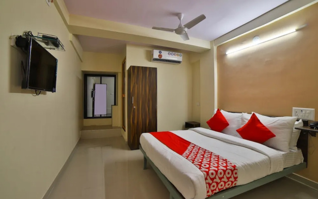 OYO Flagship 27974 Madhuram Arcade