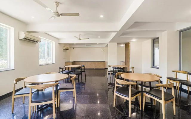 Fabhotel The Pearl Inn