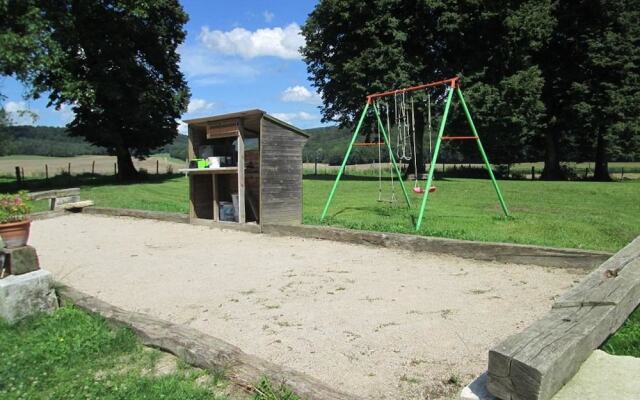 Apartment With one Bedroom and spa in Gézier-et-fontenelay, With Wonde