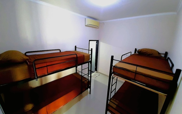 Safe House Bed and Breakfast - Hostel - Adults Ony – Guest Rooms – Jimbaran