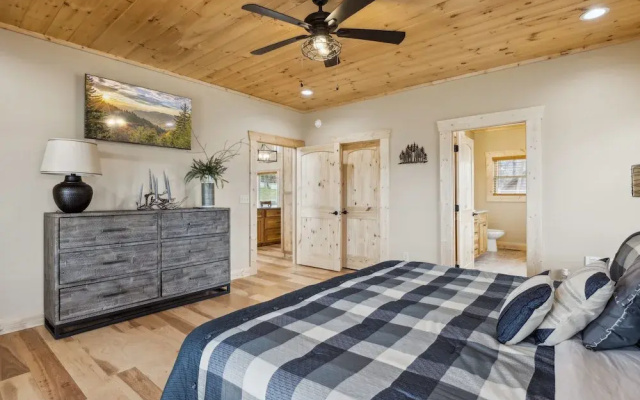 Robeson Hood Lodge 4 Bedroom Home