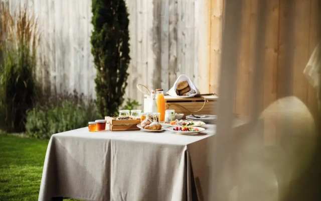 Amolaris Garden Loges & Guesthouse