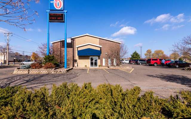 Motel 6 Eau Claire, WI