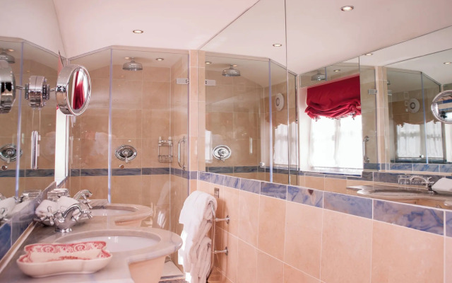 Summer Lodge Country House Hotel