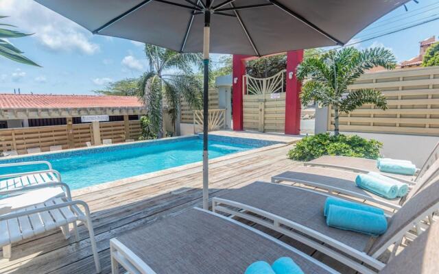 Amazing 2BR 1BA w Pool Close to the Beach BBQ