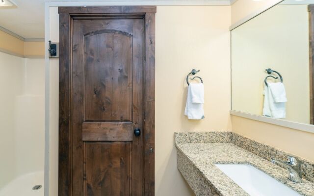 Mountainside Inn 411 1 Bedroom Hotel Room by Alpine Lodging Telluride