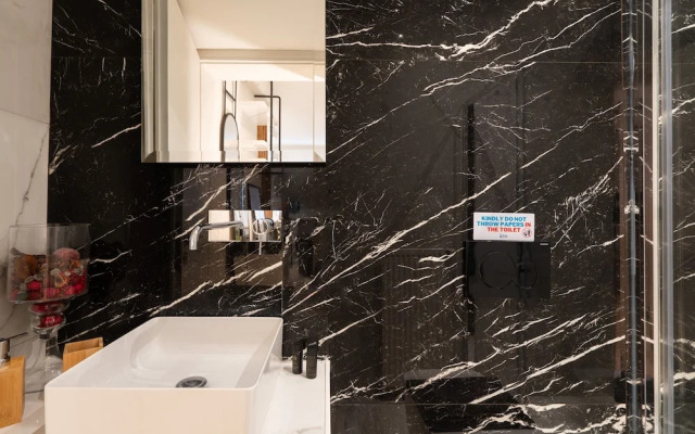 Kolonaki Chic Minimalist Studio-Athens