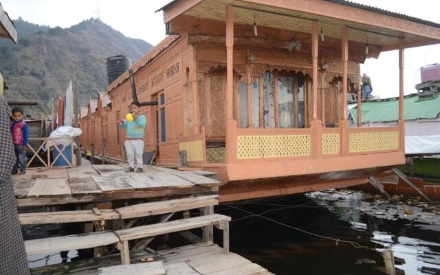 Houseboat Suzan