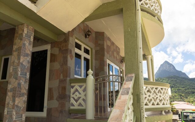 Topaz Apartment Villa - Piton View