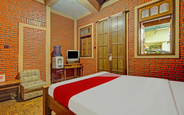 OYO 90031 Villa Papada