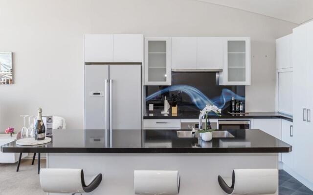 Luxury 3Br, 1.5 Bath Penthouse With Fabulous Views
