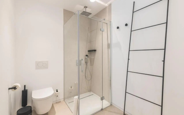 Infinity 0-8 LUXE SEA VIEW 2B