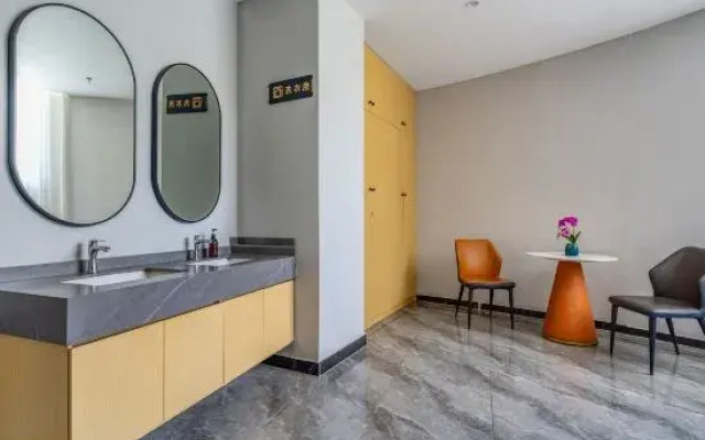 Carlton K Hotel