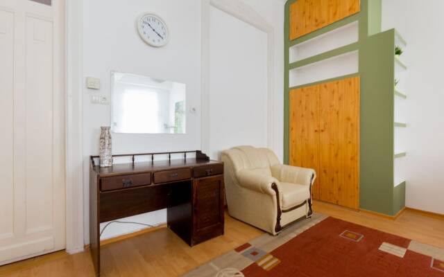 Budapest Apart-NAM-Family Room