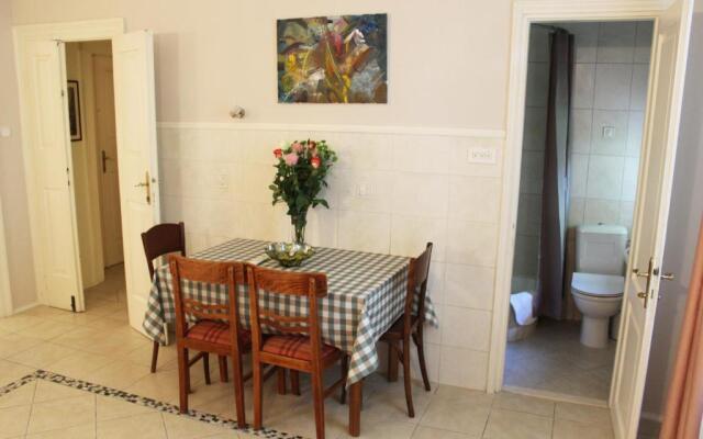 Adagio Theatre Apartment Split