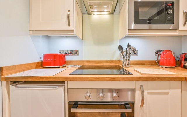 Muntham Apartment 6