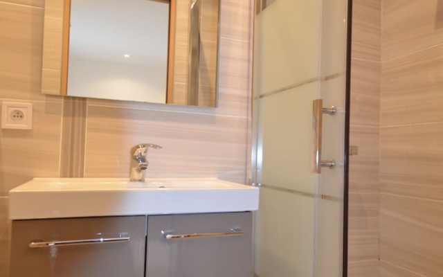 Amazing apartment 4 persons with big Terrace in Carré d'Or district in Nice