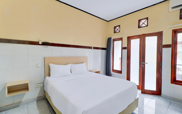 Townhouse Oak Legian Near Legian Beach Formerly Sayang Maha Merta – Guest Rooms – Kuta
