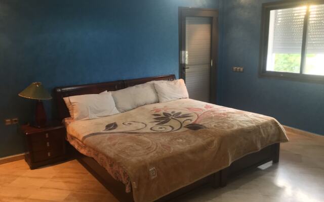 Luxurious 5 Bedrooms Villa Ref HI51053
