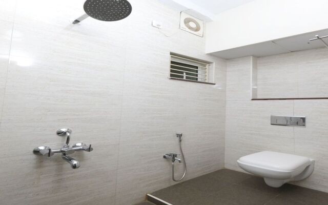 Oyo 14934 Kalyani Grand