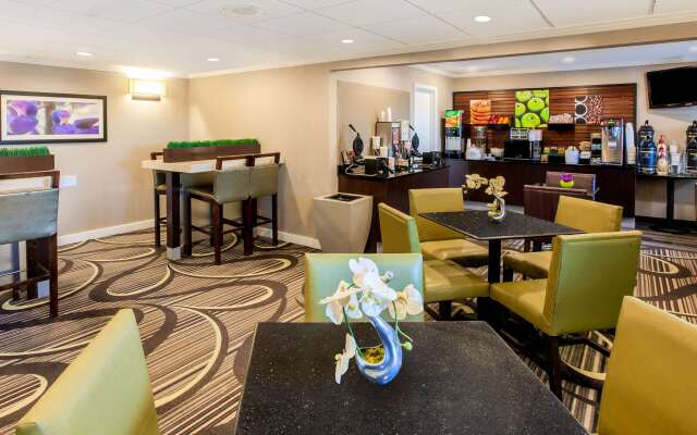 La Quinta Inn & Suites by Wyndham Houston Baytown East