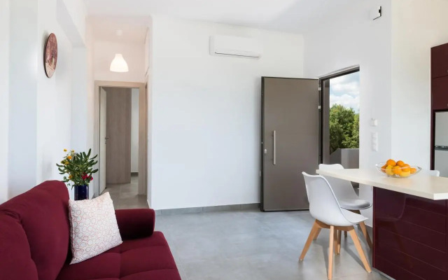 Niovi Seaside Suites