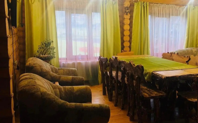 Wodden Cottage in Yasinya