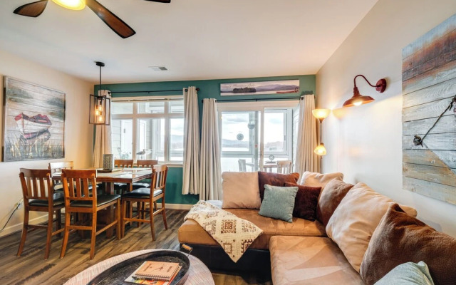 Balcony & Serene Views: Cozy Condo in Huddleston!