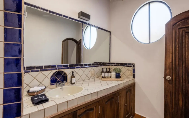 3BR Home with Rooftop & Garage in Centro