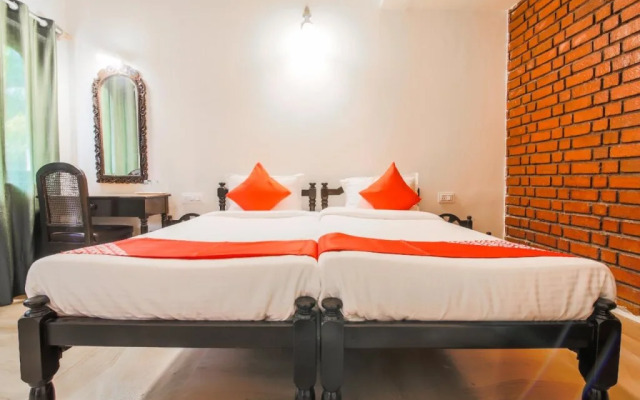 La Petite By OYO Rooms