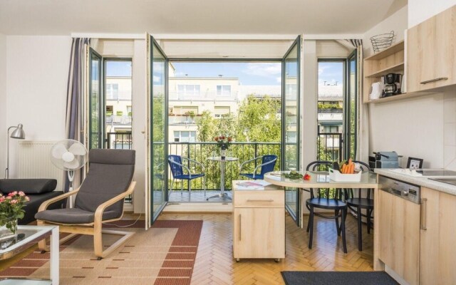 Ruhiges Apartment mit Balkon #r26