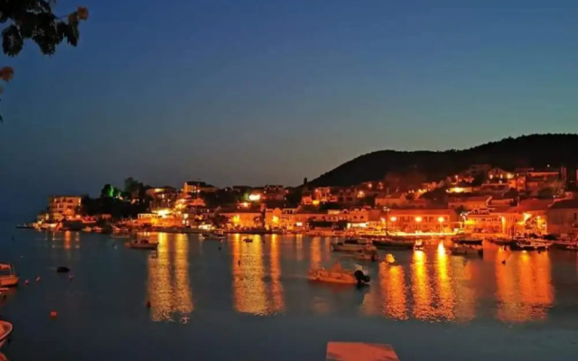 Seafront Charming Apartments Kosirina