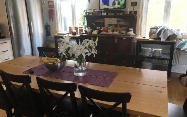 Järnvägshotellet B & B
