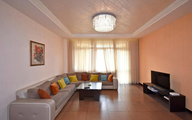 Northern Avenue 2 bedroom Modern Apartment With Balcony HH570